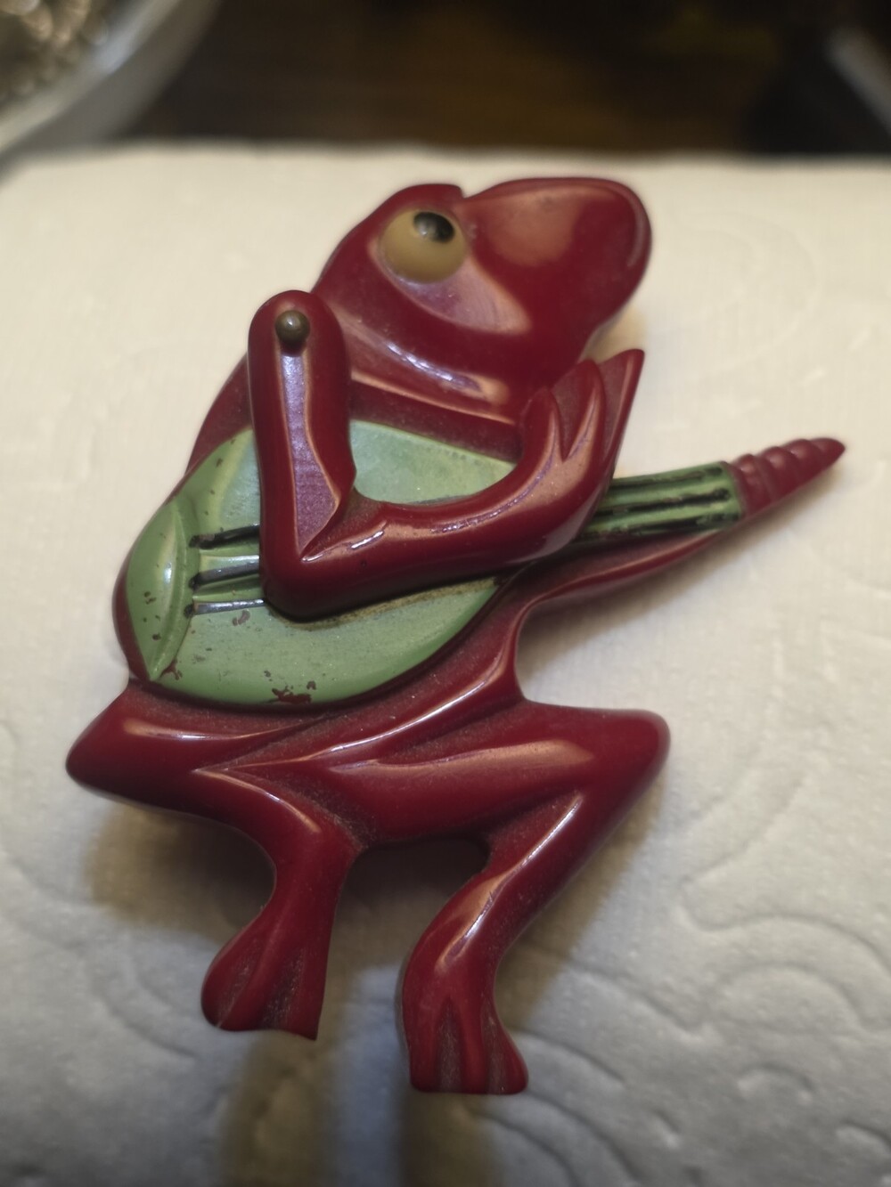 Rare Vintage 1930s Carved Deep Red Bakelite Articulated Frog Banjo Mandolin Pin